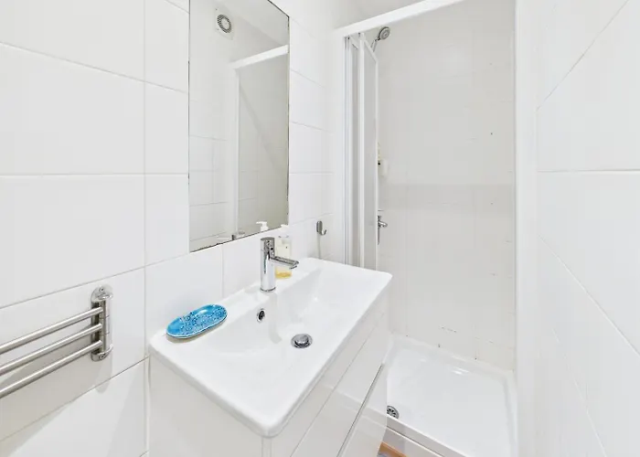 Charming 1br In The Heart Of Bairro Alto | By Airnest Lisboa