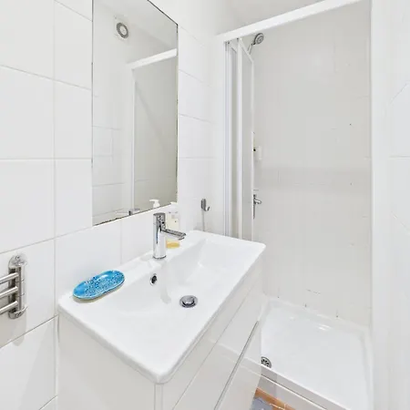 Charming 1br In The Heart Of Bairro Alto | By Airnest Lizbona